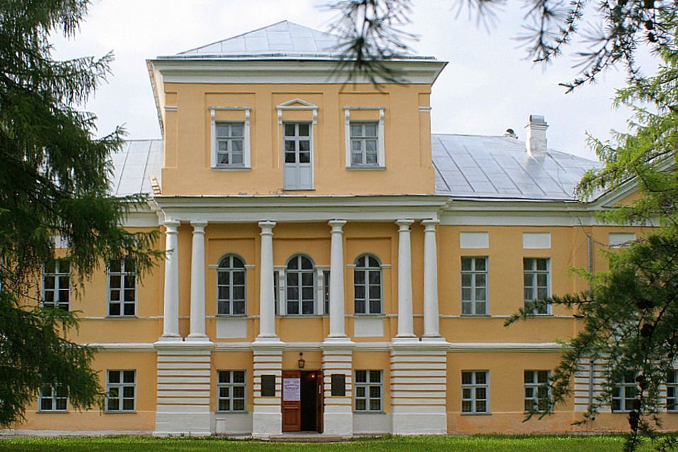 Памятник пушкину в старице. Берново музей Пушкина. Музей а.с. Пушкина в усадьбе Берново.