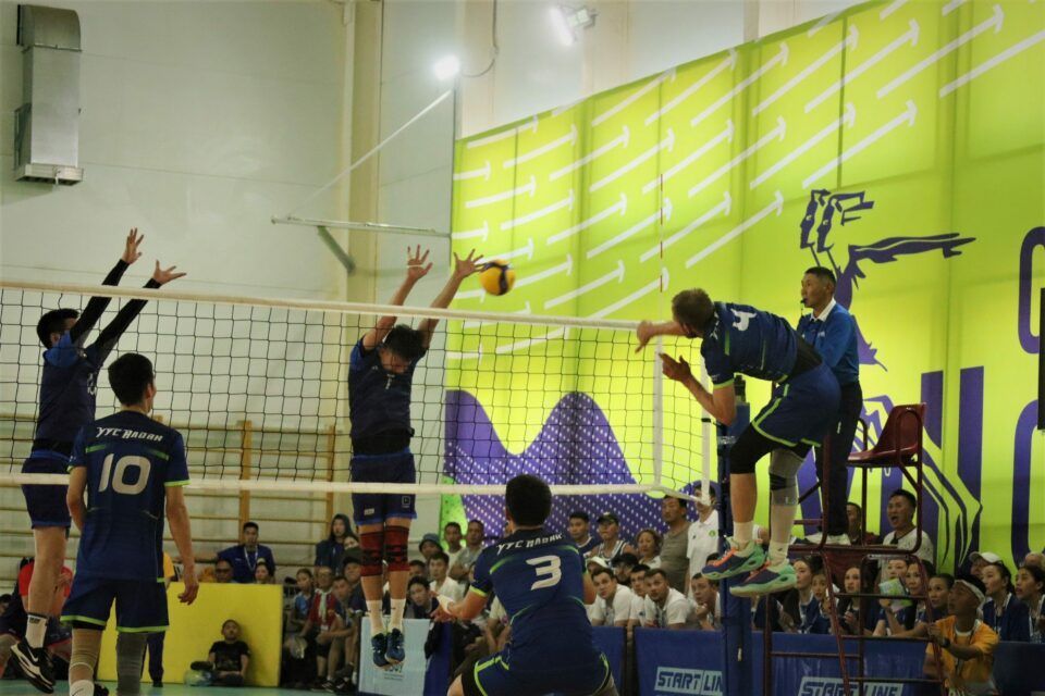 Сыграны первые матчи по волейболу на VIII Спортивных играх народов Якутии