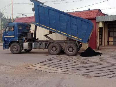 В г. Томмот производится ямочный ремонт дорожного полотна /  Томмот Алданский Республика Саха (Якутия)