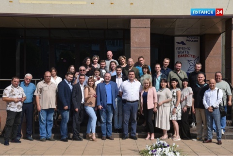 В Луганске и Донецке председатель СЖР вручил 86 удостоверений новым членам Союза