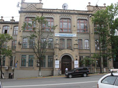Здание Владивостокского коммерческого училища, в котором в 1913-1919 годах  А.А.Фадеев, советский писатель /  / Приморский край