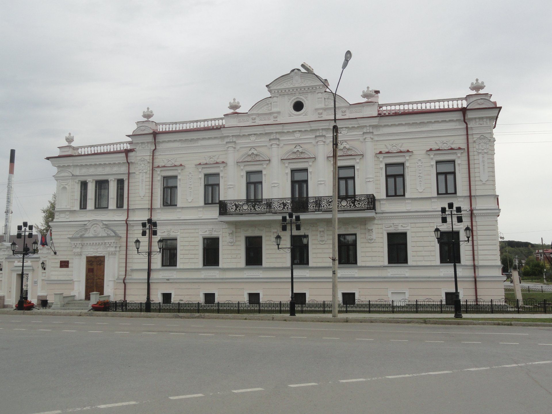 Дом купца И.Н.Корнилова, в котором жил Д.И.Менделеев и где в августе 1919 г.  находился штаб 51-й дивизии под командованием В.К.Блюхера / Тюменская  область | Памятники истории и культуры | ИнфоТаймс / www.infotimes.ru