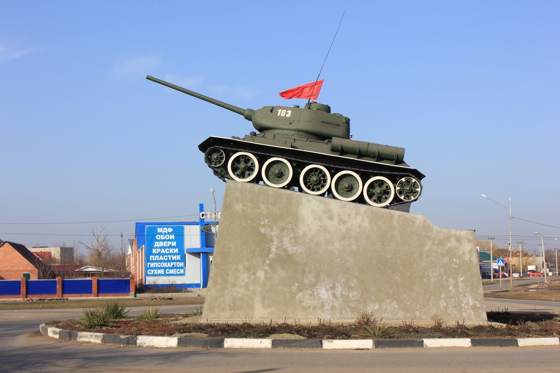 Памятник танк т-34 Кущёвский колхозник
