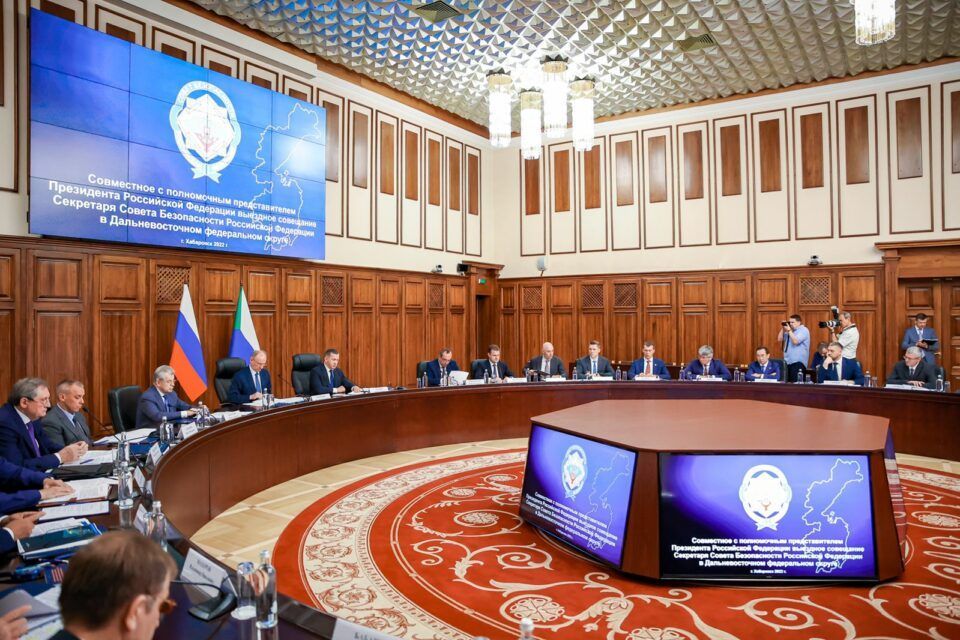Глава Якутии принял участие в выездном совещании секретаря Совбеза РФ в Хабаровске