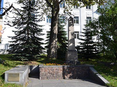 Памятник английскому мореплавателю Клерку Чарльзу (1741-1779) /  / Камчатский край