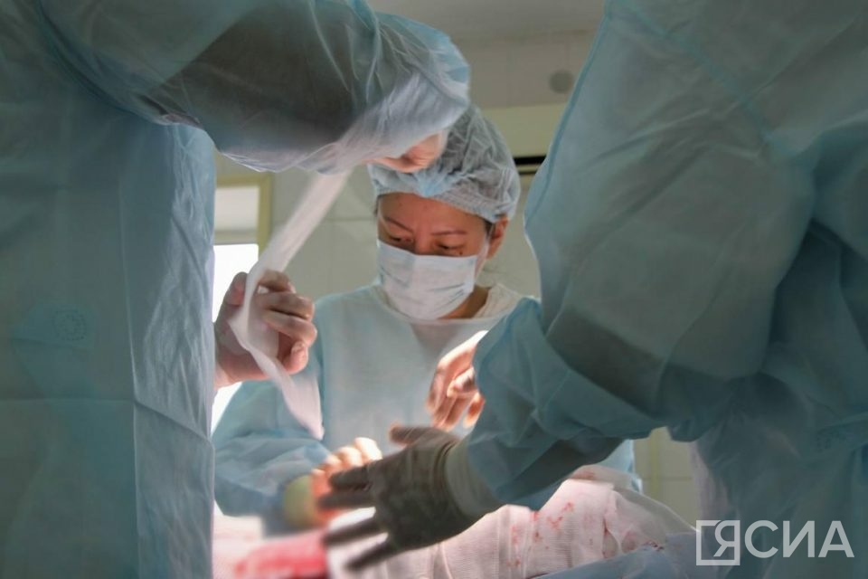 Фото и видео: врачи показали, как в ожоговом центре проводят пересадку кожи
