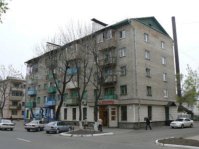 Жилой дом, построенный в честь 100-летия города Уссурийска /  / Приморский край