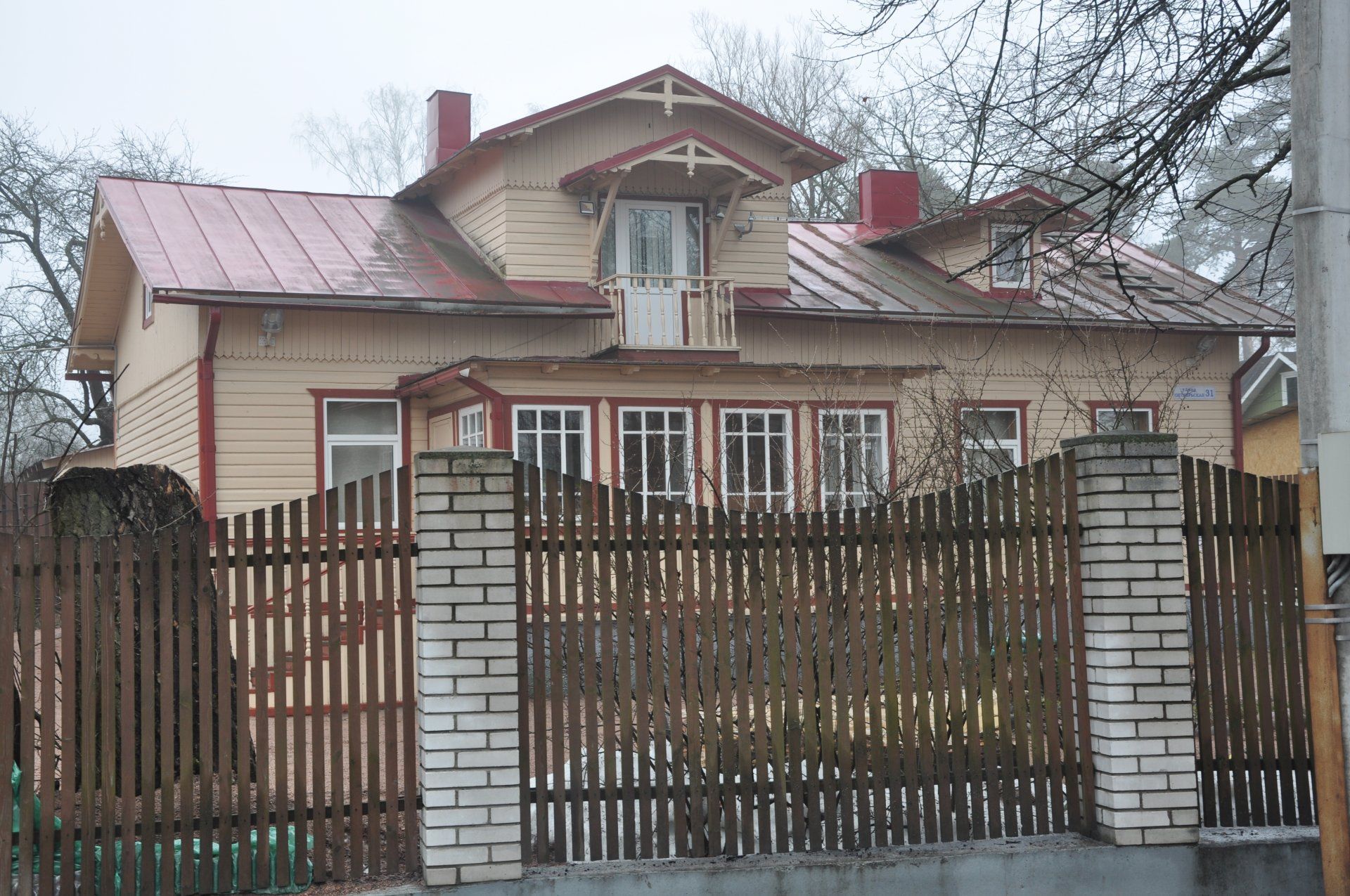 Дом, в котором в 1905-1908 гг. нелегально жил видный партийный деятель  Шлихтер Александр Григорьевич, в 1906 и 1907 гг. в этом доме бывал Ленин  Владимир Ильич / Ленинградская область | Памятники истории