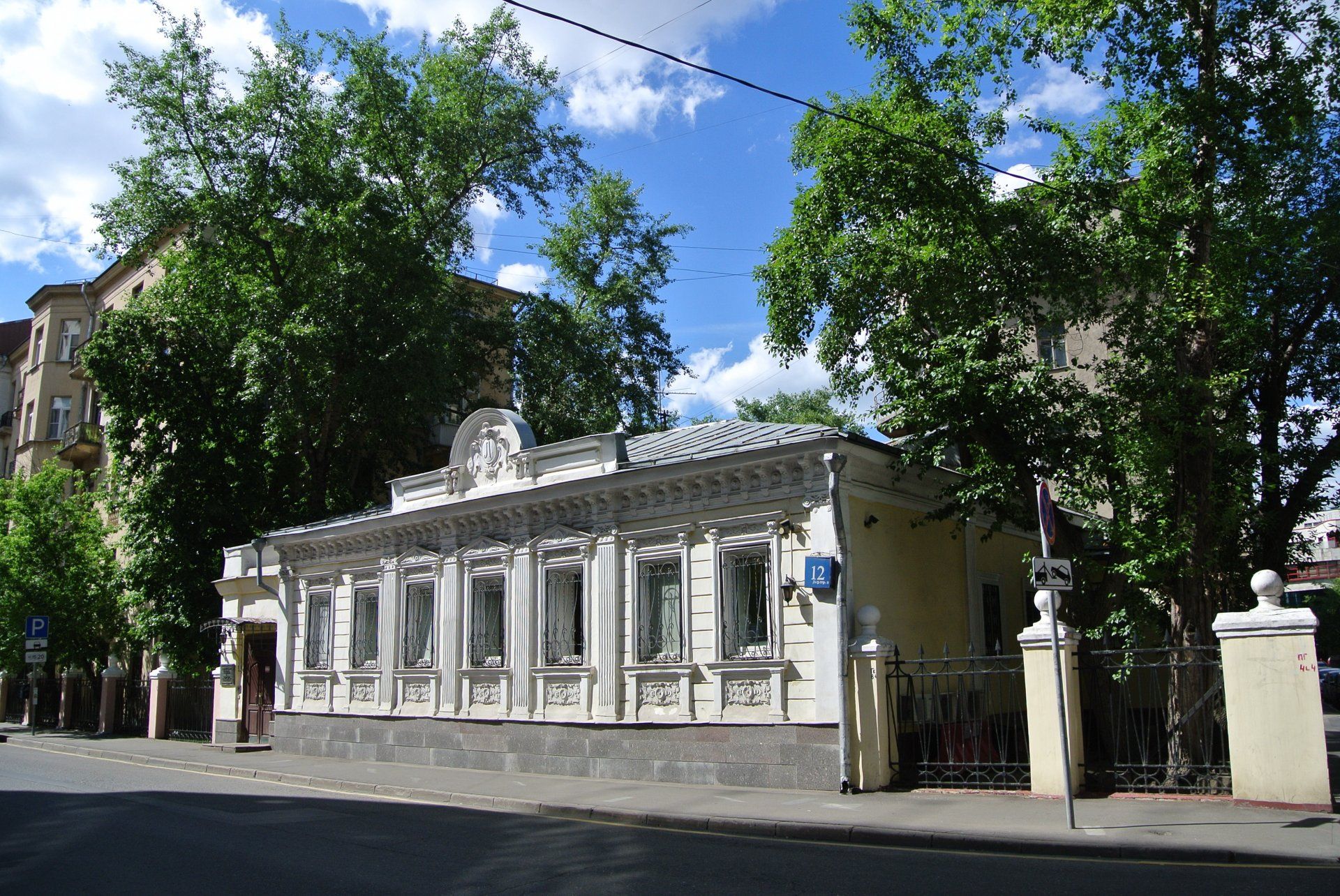 Городская усадьба Х.Г.Смирнова-А.Д.Лопатиной, XIX в. Главный дом, конец  1830-х гг., 1859 г., 1892 г., архитектор А.Е.Антонов / Москва Москва Город  Москва | Памятники истории и культуры | ИнфоТаймс / www.infotimes.ru