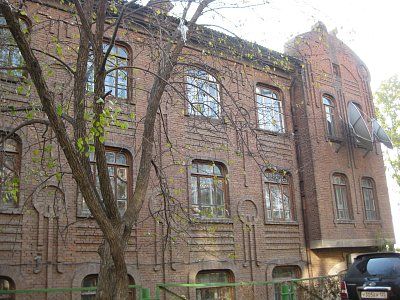 Здание, в котором в 1921-1924 гг. размещался Владивостокский (ныне - Дальневосточный) политехнический институт /  / Приморский край