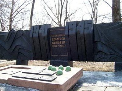 Памятник жителям пос. Артемовский, погибшим на фронтах Великой Отечественной войны /  / Приморский край