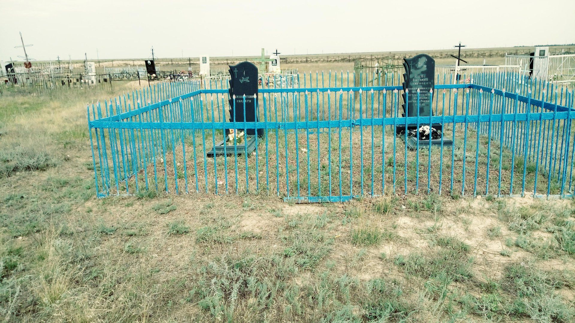 Братская могила советских воинов, погибших в период Сталинградской битвы при налете вражеской авиации /  / Волгоградская область