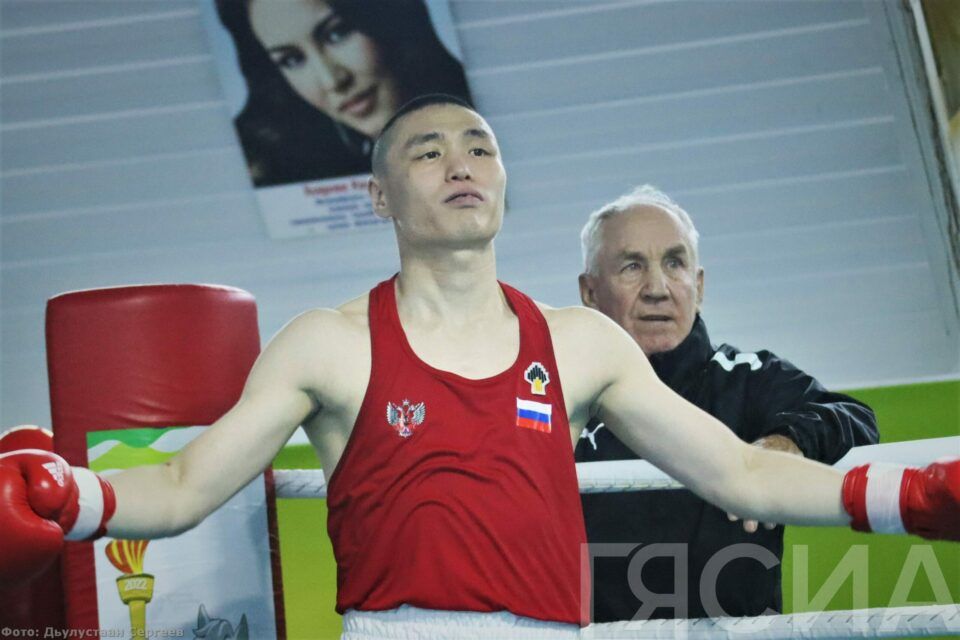 Боксеры выяснили на ринге имена финалистов и бронзовых призеров на Спортивных играх народов Якутии
