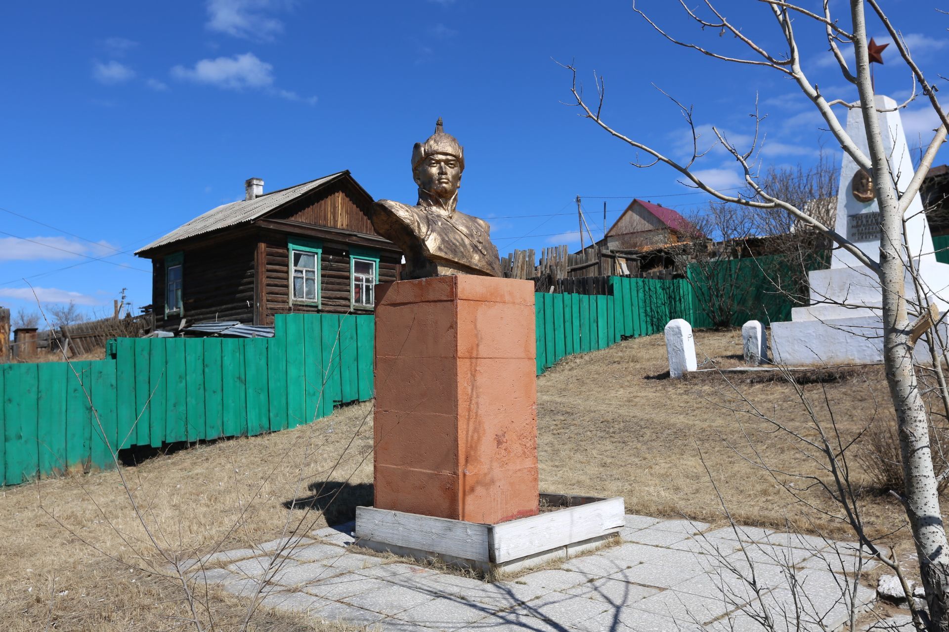 Памятник вождю монгольского народа Сухэ-Батору от трудящихся г. Кяхты /  Республика Бурятия | Памятники истории и культуры | ИнфоТаймс /  www.infotimes.ru