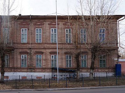 Дом купца Коковина, в котором в 1921 году размещался штаб 5-й Армии, руководивший разгромом унгерновских банд /  / Республика Бурятия