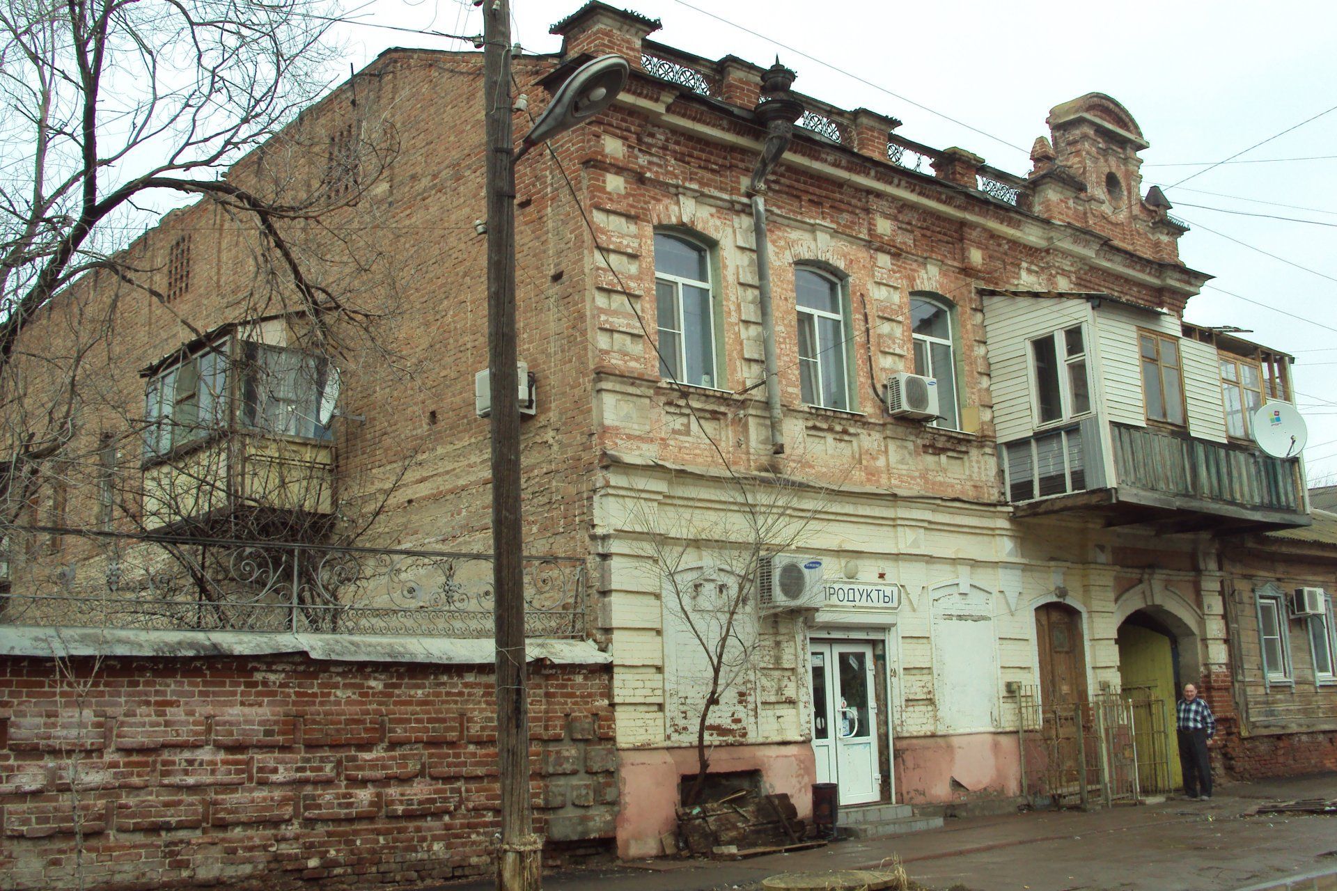 Дом жилой с лавками Иванова Н.В. (Дадашева И.Д.), кон. XIX в. /  Астраханская область | Памятники истории и культуры | ИнфоТаймс /  www.infotimes.ru