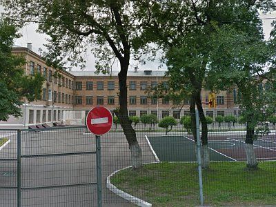 Школа средняя № 28, построенная в память о защитниках города от конрреволюционеров /  / Приморский край
