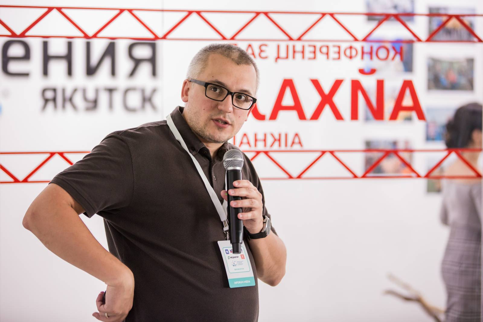 «Акцент»: Максим Корнев о соцсетях, фейках и игре в блогерство