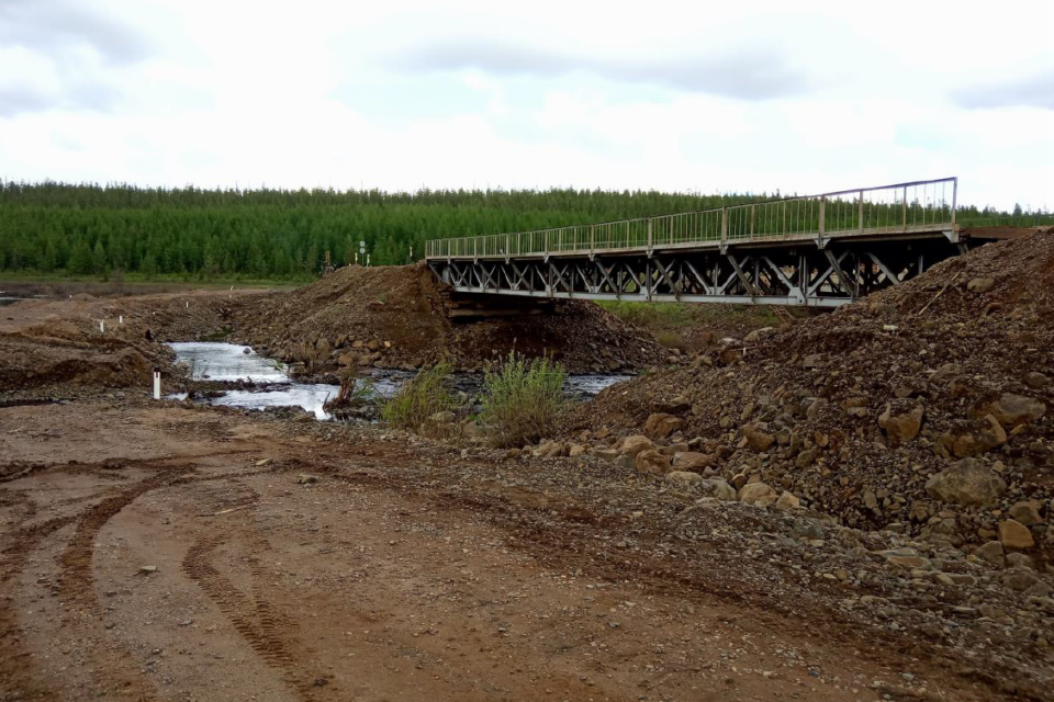 В Мирнинском районе Якутии началось строительство 80-метрового моста