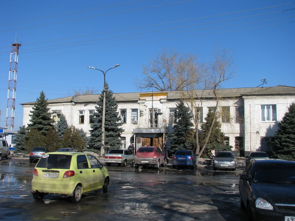 Здание, в котором размещался штаб 9-й мотострелковой бригады в период Сталинградской битвы /  / Волгоградская область