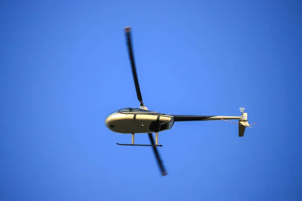 В Якутии частный вертолет Robinson совершил жесткую посадку