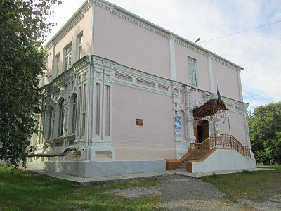 Здание бывшей церковно-приходской школы - первого учебного заведения села /  / Приморский край
