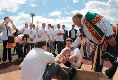 Мас-рестлинг открывает летний сезон в российских регионах. /    Санкт-Петербург