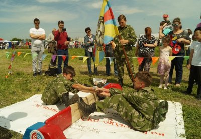 Мас-рестлинг на ежегодных национально-казачьих спортивных соревнованиях «Шермиции» /    