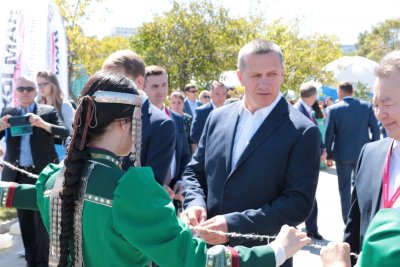 Юрий Трутнев увидел презентацию мас-рестлинга на ВЭФ /    