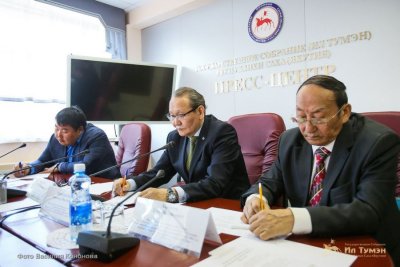 В Ил Тумэне обсудили развитие парламентаризма в Якутии