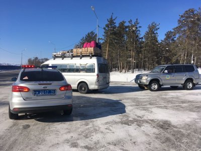 Таксист, перевозящий пассажиров на табуретке, был выявлен в ходе рейда ГИБДД / ЯСИА  Алданский Мирнинский