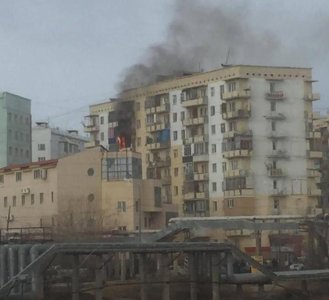 Из-за брошенного окурка выгорело три балкона в девятиэтажке на ул.Горького в Якутске (ВИДЕО) / ЯСИА Якутск Якутск Республика Саха (Якутия)