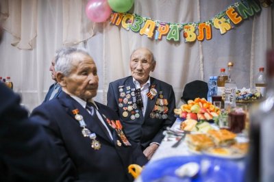 В социальной столовой Якутска поздравили ветеранов / ЯСИА Якутск Якутск Республика Саха (Якутия)