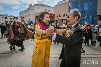 Каша, вальс и старые автомобили: В Якутске прошла встреча ветеранов войны и тыла / Санаайа Иванова Якутск Якутск Республика Саха (Якутия)