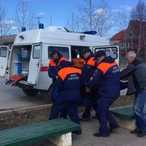 Спасатели помогли пожилому мужчине, которому стало плохо на набережной Ленска