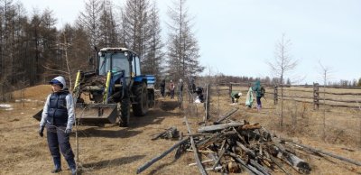 Более четырех тысяч человек участвовали в двухмесячнике по саночистке в Усть-Алданском улусе / Дьулустаан Сергеев  Усть-Алданский Республика Саха (Якутия)