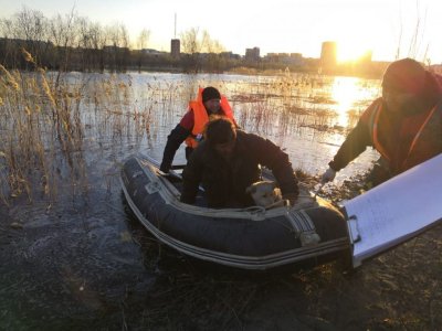 В Якутске спасатели пришли на помощь человеку на затопленном Зеленом лугу / ЯСИА Якутск Якутск Республика Саха (Якутия)