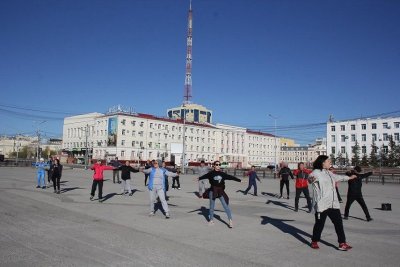 В Якутске снова начались утренние зарядки на площадях и стадионах / ЯСИА Якутск Якутск Республика Саха (Якутия)