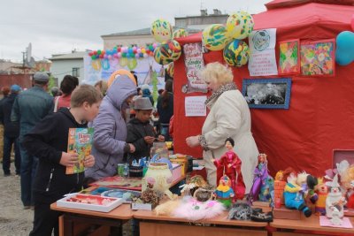 Детский праздник в Черском удался несмотря на плохую погоду / ЯСИА   