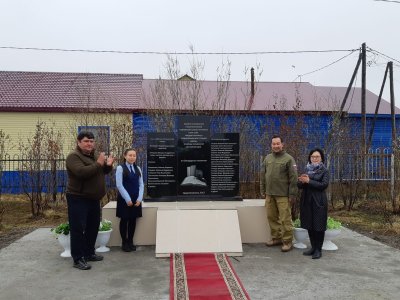 В Среднеколымске открыли стелу в память о Родчевской школе / ЯСИА  Среднеколымский Республика Саха (Якутия)