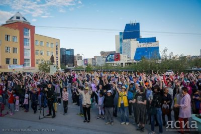 В Якутске начались бесплатные танцевальные занятия под открытым небом / Вероника Аммосова Якутск Якутск Республика Саха (Якутия)