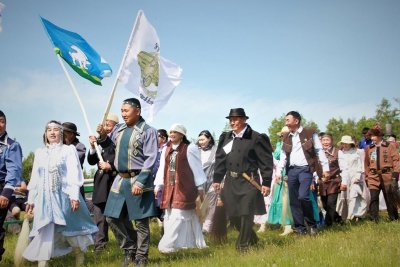 Более 300 дальнобойщиков отпраздновали профессиональный Ысыах в Усть-Алданском улусе