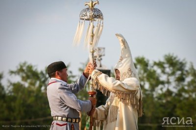 Символ Ысыаха Олонхо передан Олекминскому району / Ольга Старостина  Олекминский Республика Саха (Якутия)