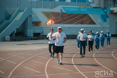 Во время якутского полумарафона состоялась передача огня VII Спортивных игр народов Якутии / Иван Евсеев   Республика Саха (Якутия)