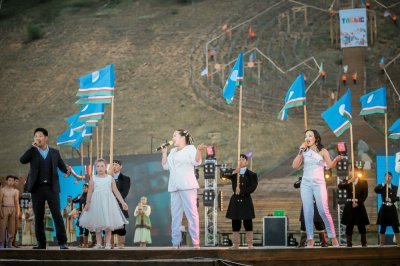 Молодёжь Хангаласского улуса исполнила собственный гимн на фестивале ТАБЫС
