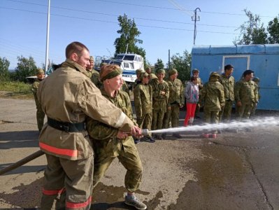 Курсанты лагеря «Честь имею!» посетили пожарную часть / ЯСИА   Мирнинский