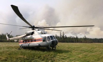 В село Эбях прибыл вертолет со спасателями и пожарными / Аркадий Васильев   