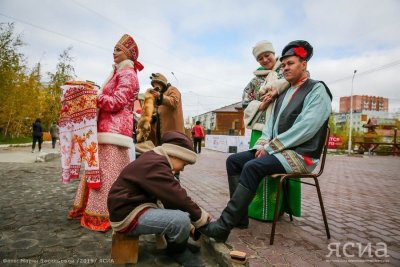 В Старом городе прошли выставка и концерт в честь дня рождения Якутска (ФОТО) / Дьулустаан Сергеев Якутск Якутск Республика Саха (Якутия)