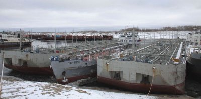 От Ярославской области до Якутии. В Жатай прибыли новые нефтеналивные баржи / ЯСИА  Жатай Республика Саха (Якутия)