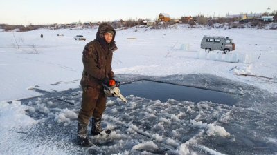 Две тонны доброго дела. Оленекские медики заготовили лед для ветеранов и одиноких матерей / Алёна Павлова  Оленекский Республика Саха (Якутия)